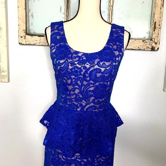 Beautiful Lace Peplum Dress by Explosion - Picture 8 of 13